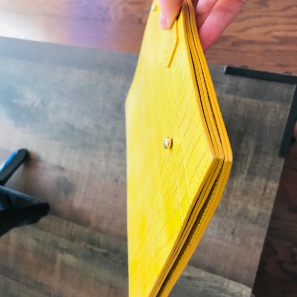 Che Evoca Leather Clutch - Picture 4 of 8